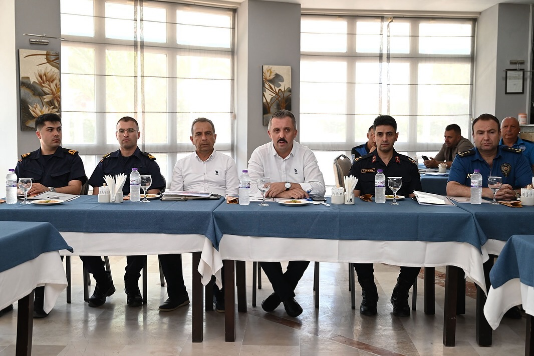 Antalya Kemer'de Turizm Sezonu Güvenlik ve Denetim Toplantısı Yapıldı