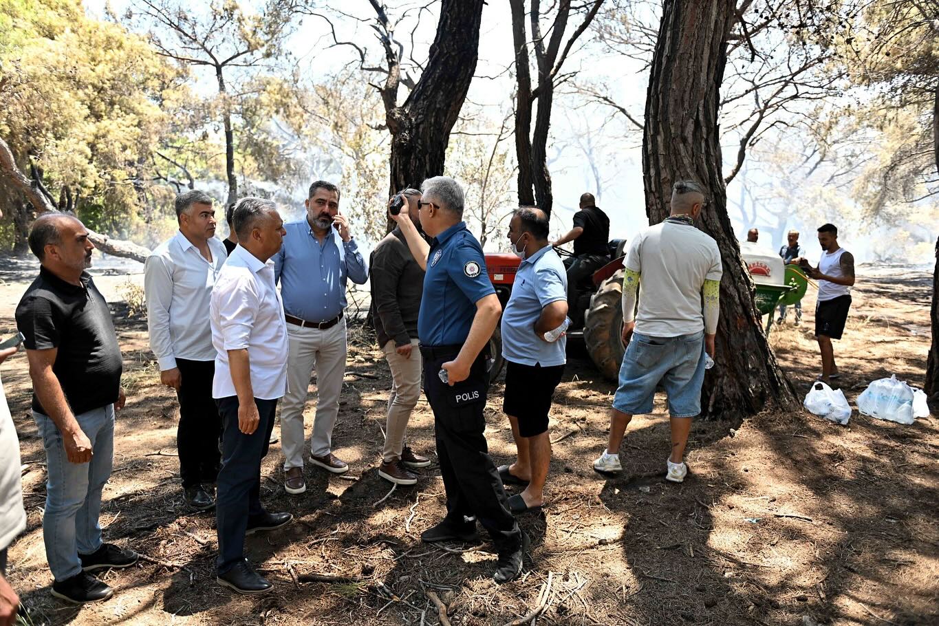 Antalya Muratpaşa'da Orman Yangınına Söndürme Çalışmaları Devam Ediyor