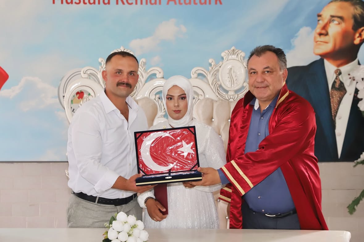 Elmalı'da Evlenen Çifte Belediye Başkanı Yardımcısı Nikah Kıydı