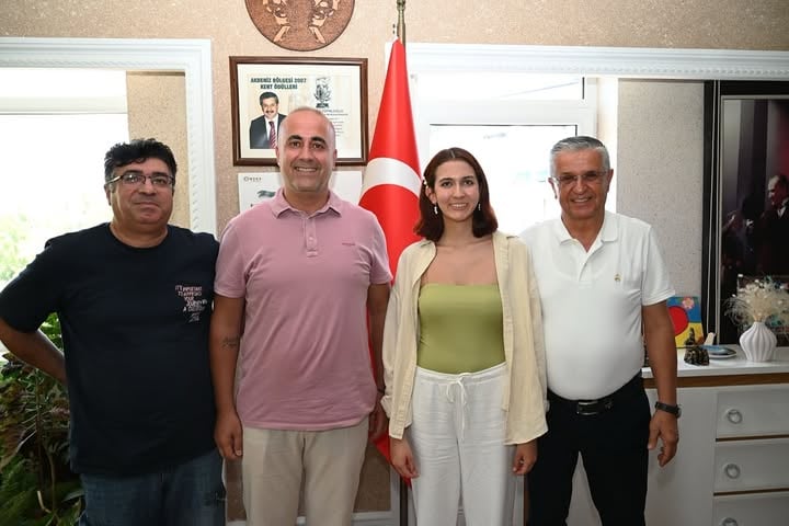 Kemer'in Gururu Sevval Yağmur Öztürk, Belediye Başkanı Topaloğlu'nu Ziyaret Etti