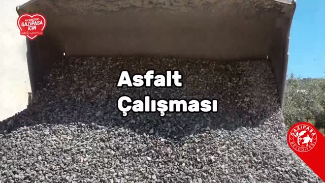 Gazipaşa'da Muzkent Mahallesinde Asfalt Serim Çalışmaları Devam Ediyor