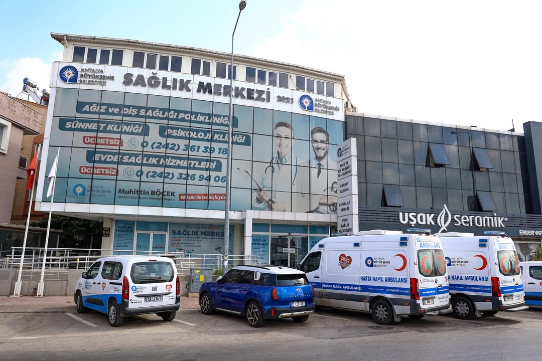 Antalya'da Ücretsiz Diş Tedavisi Hizmetiyle Binlerce Vatandaş Güldü