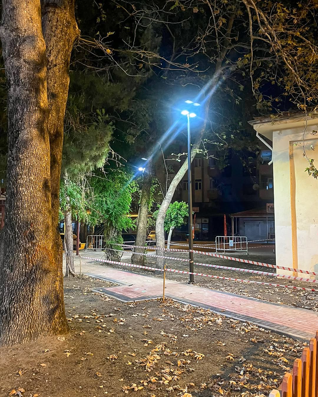 Manavgat Parklarında Aydınlatma Yenilemesiyle Gece Keyfi Artıyor