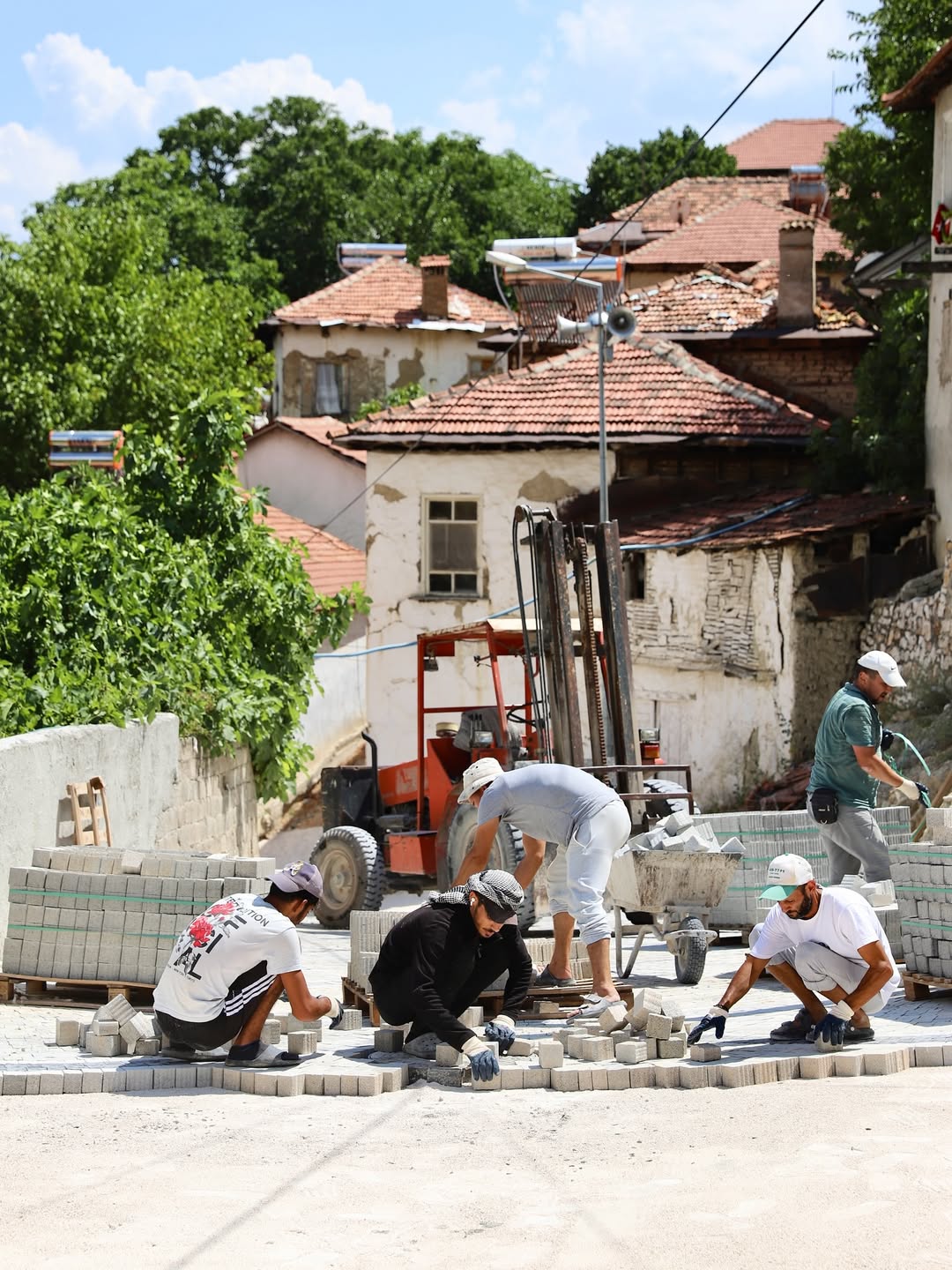 Elmalı'da Toklular Mahallesi'nde Sokak Sağlıklaştırma Çalışmaları Devam Ediyor