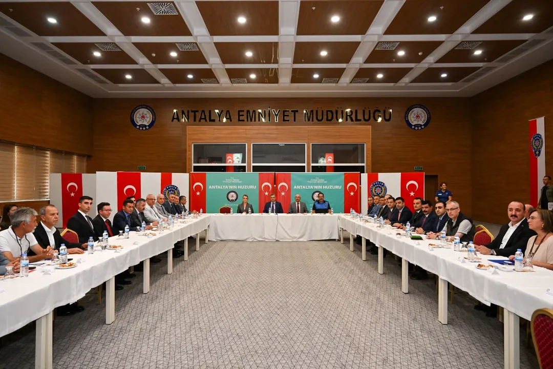 Antalya'da Sokak Köpekleri İçin 1500 Dönümlük Doğal Yaşam Alanı Kuruluyor