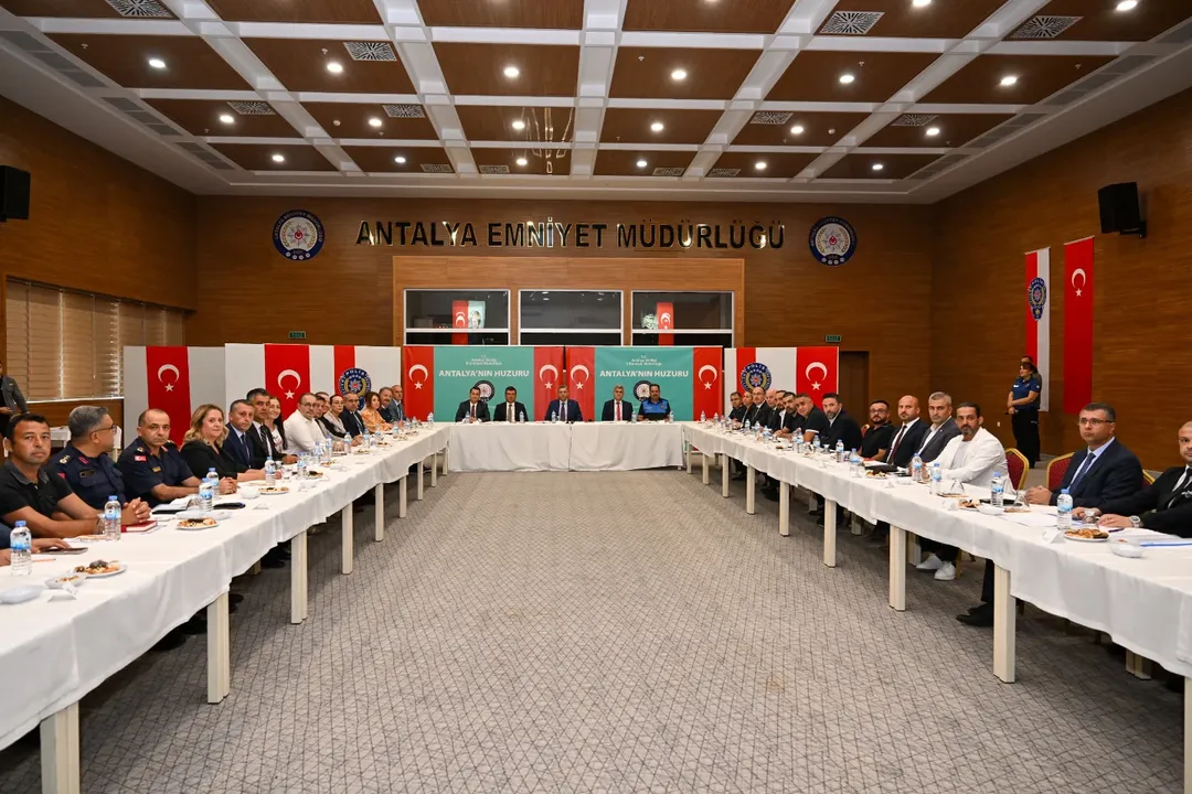 Antalya'da 2025-2026 Sezonu İçin Güvenlik Tedbirleri Toplantısı Düzenlendi
