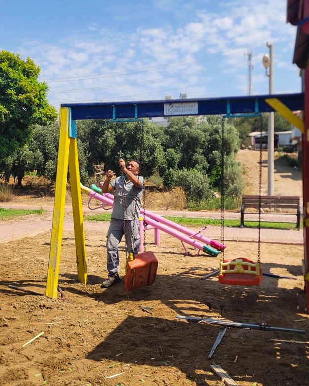 Manavgat'ta Parklar Bahçeler Bakım Çalışmaları Devam Ediyor