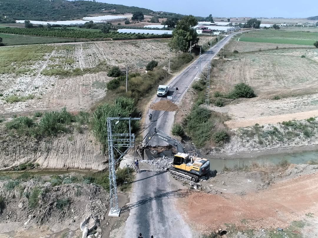 Serik'te Köprü Yıkımı Başladı: Trafik Canlılığına Son Verilecek