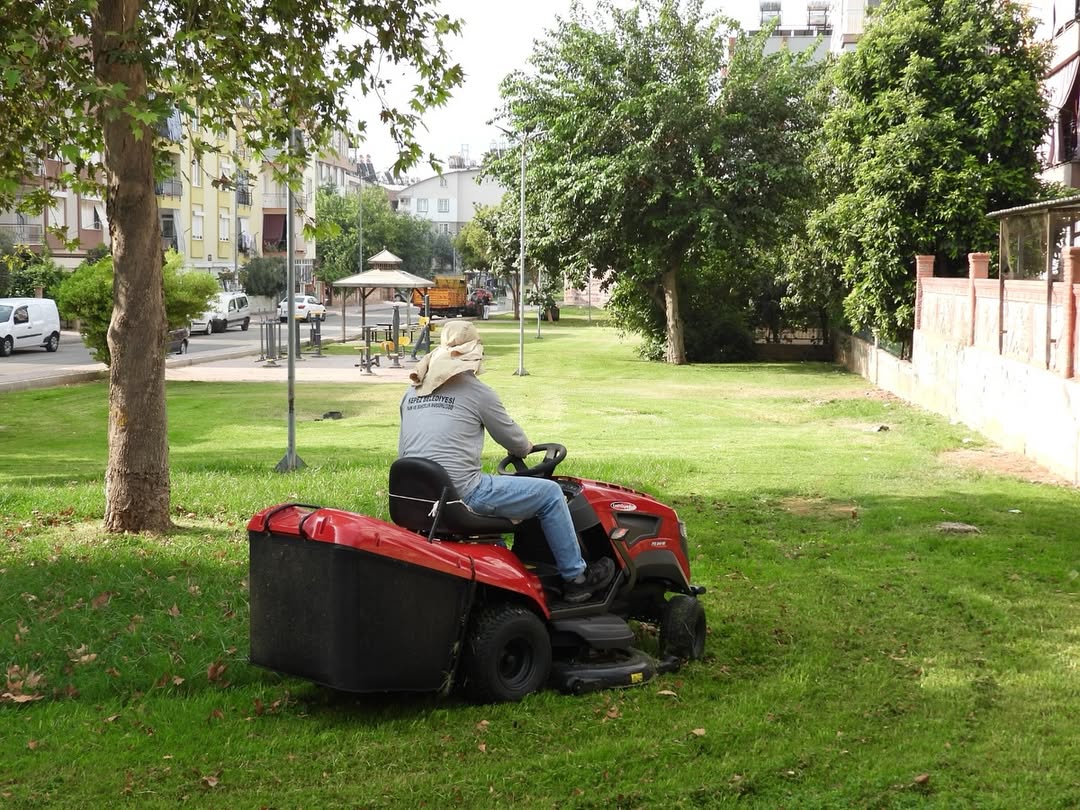 Kepez'de Parklara Yeni Yüz: Aydoğmuş ve Teomanpaşa Mahallelerine Yeşil Soluk Getirildi
