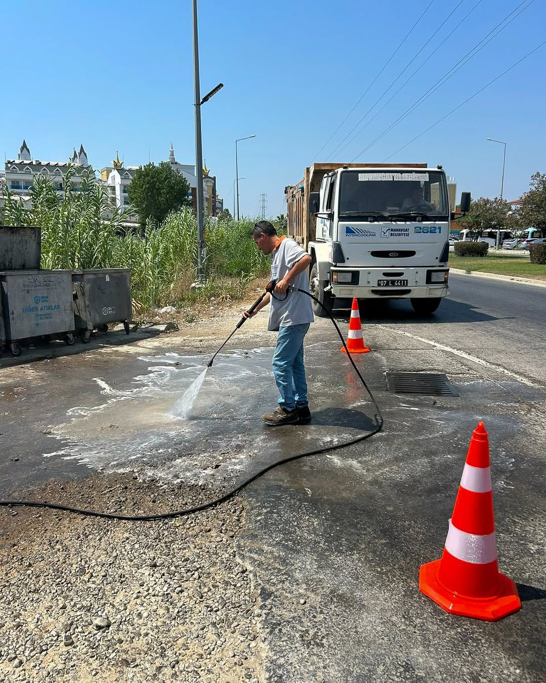 Manavgat Belediyesi, Çöp Noktalarını Hijyenik Hale Getiriyor