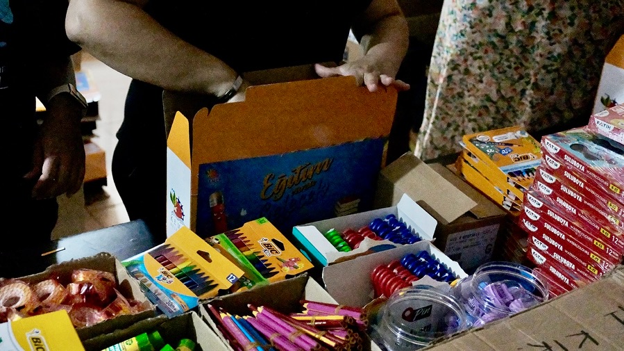 Kemer'de 6500 Öğrenciye Ücretsiz Kirtasiye Desteği