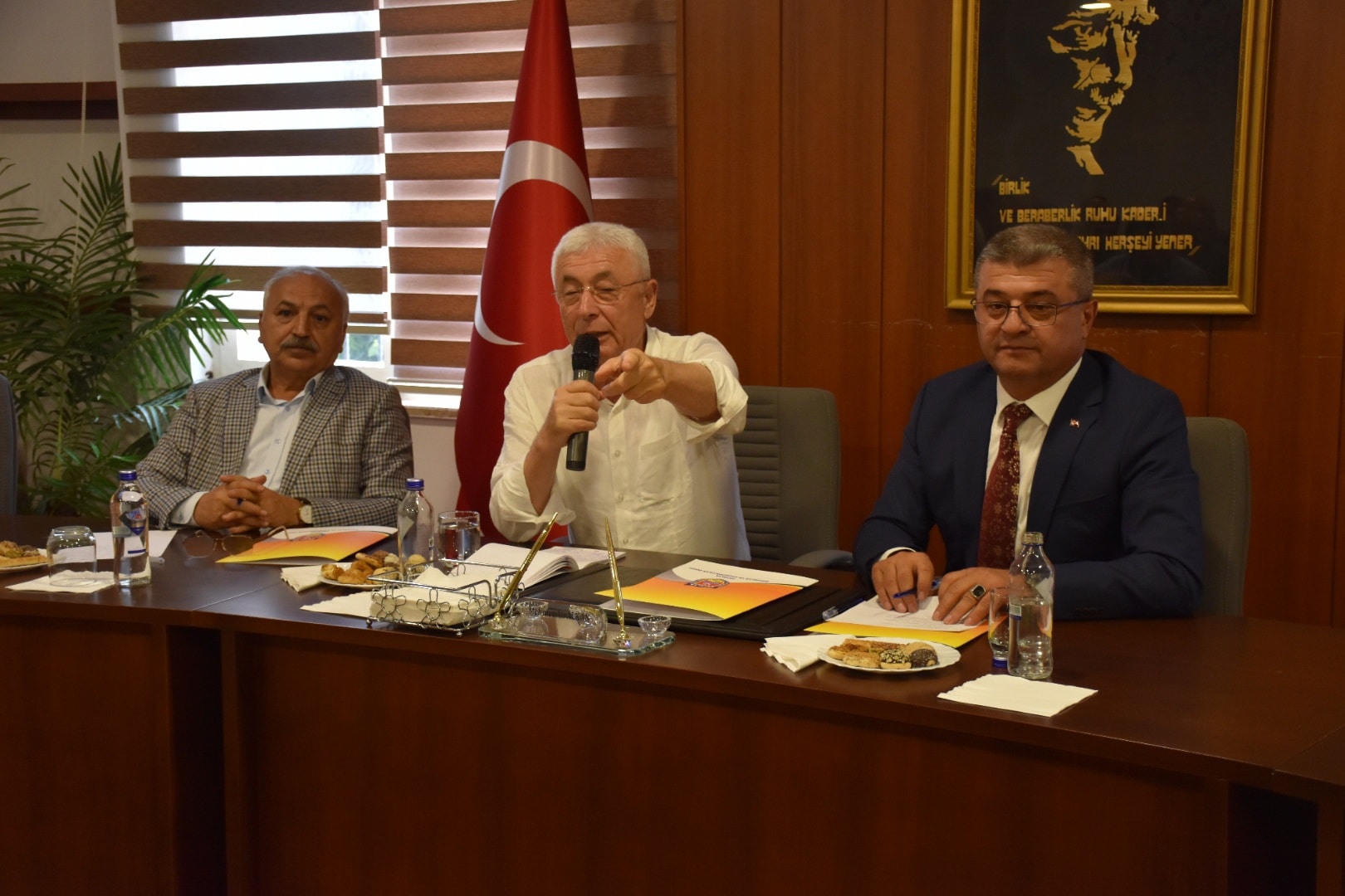 CHP'li Milletvekilleri ve İl Başkanı, Antalya Şoförler ve Otomobilciler Odası'nı Ziyaret Etti