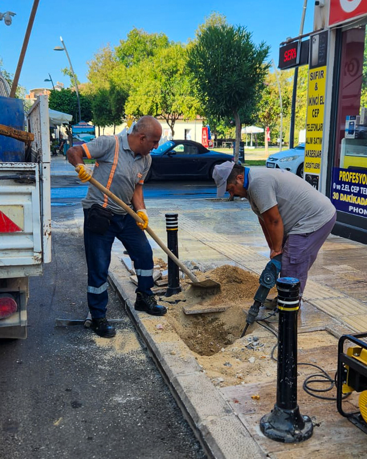 Manavgat'ta Altyapı Çalışmaları Devam Ediyor: Su Patlakları Onarıldı, Yağmur Suyu Rögarları İyileştirildi