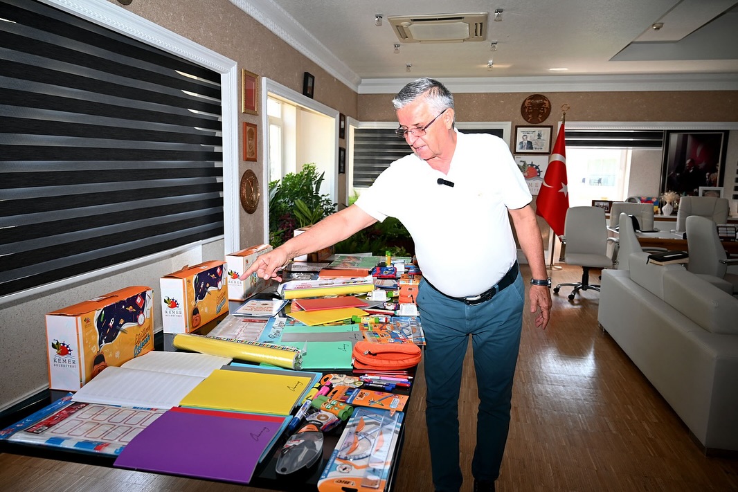 Kemer Belediyesi, 6500 Öğrenciye Ücretsiz Kırtasiye Desteği Başladı
