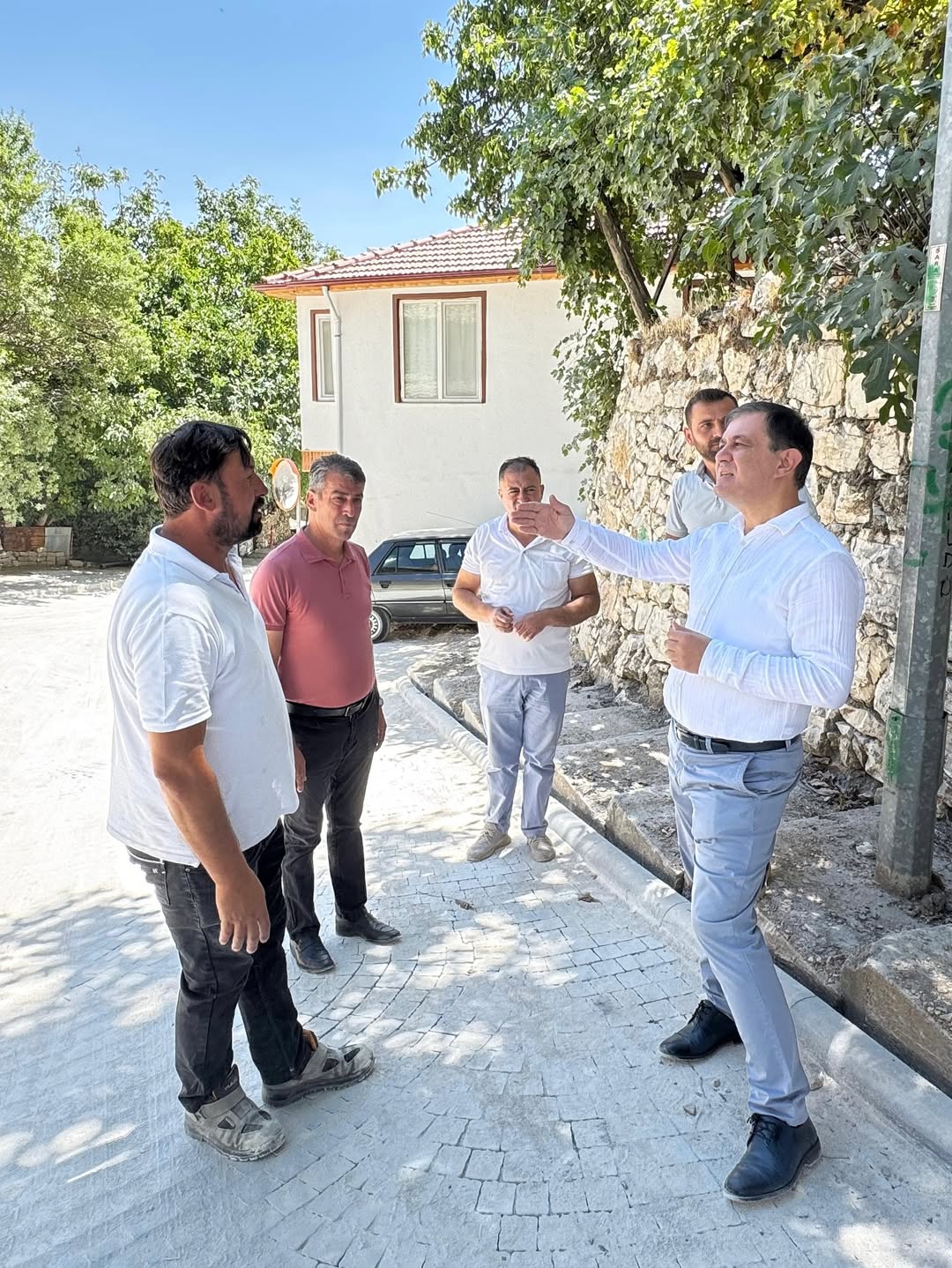 Elmalı'da Tarihi Sokaklar Yenileniyor: Arnavut Parke Çalışmaları Devam Ediyor