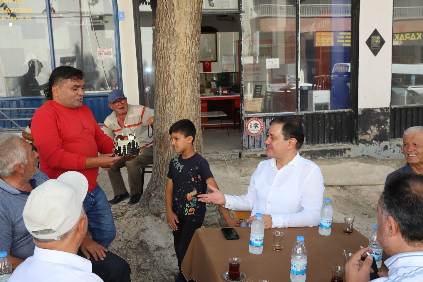 Elmalı'da Hemşehrilerin Sürprizi: Belediye Başkanı Mutlu Oldu
