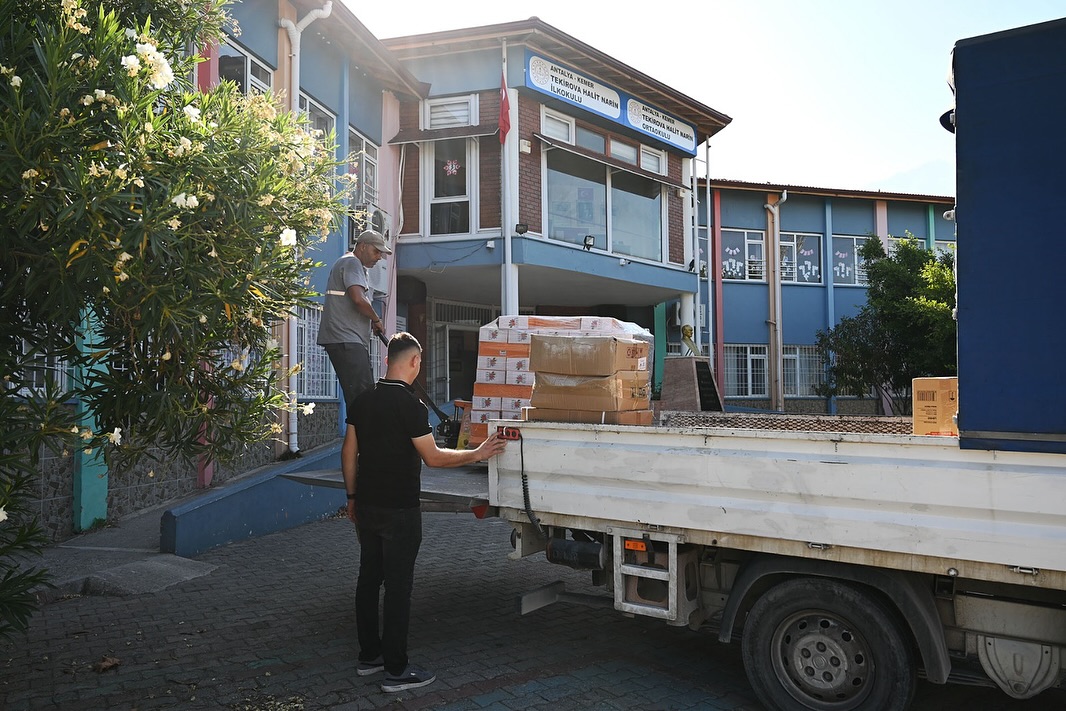 Kemer Belediyesi, 6500 Öğrenciye Ücretsiz Kırtasiye Desteği