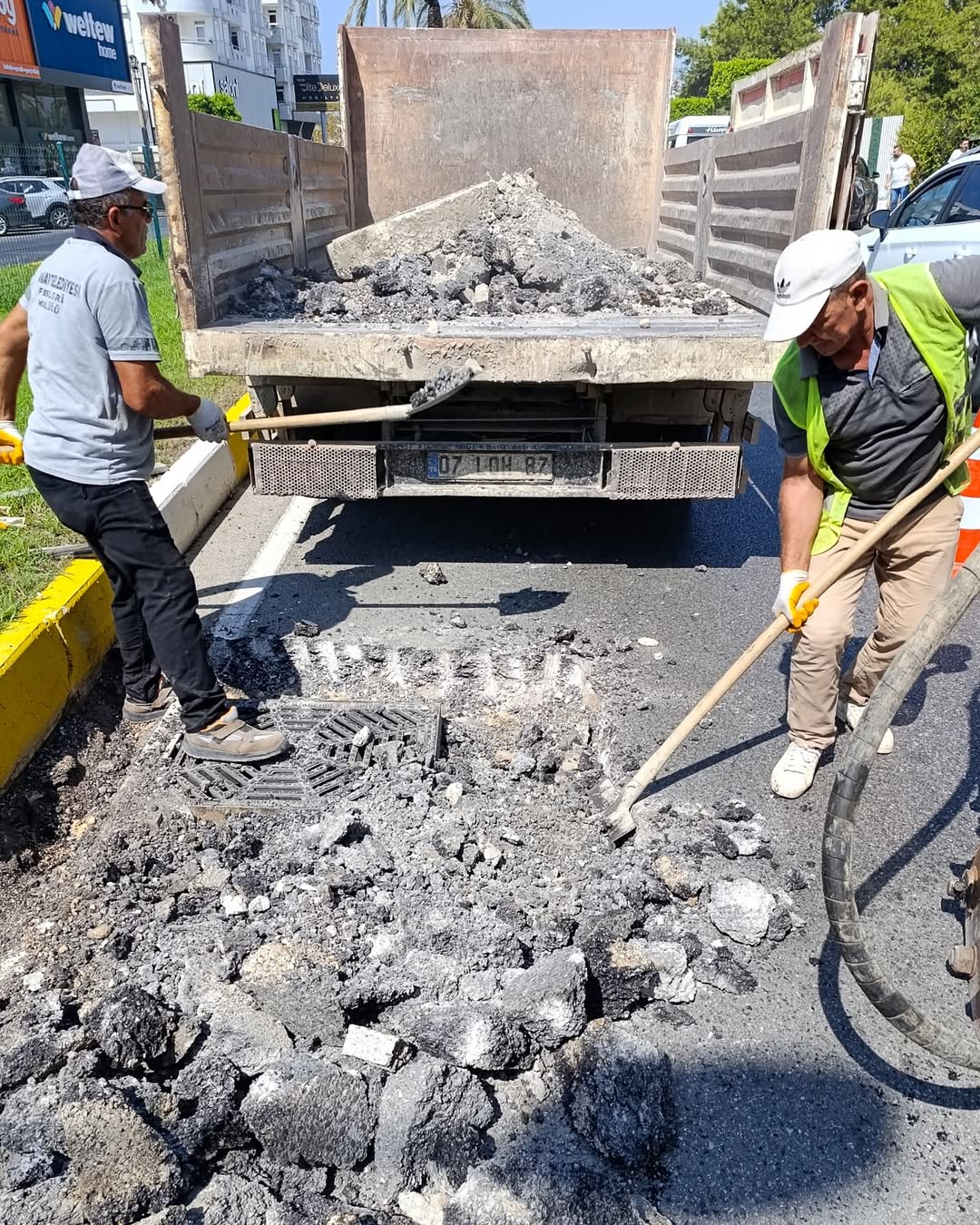 Manavgat'ta Altyapı ve Aydınlatma Çalışmaları Devam Ediyor