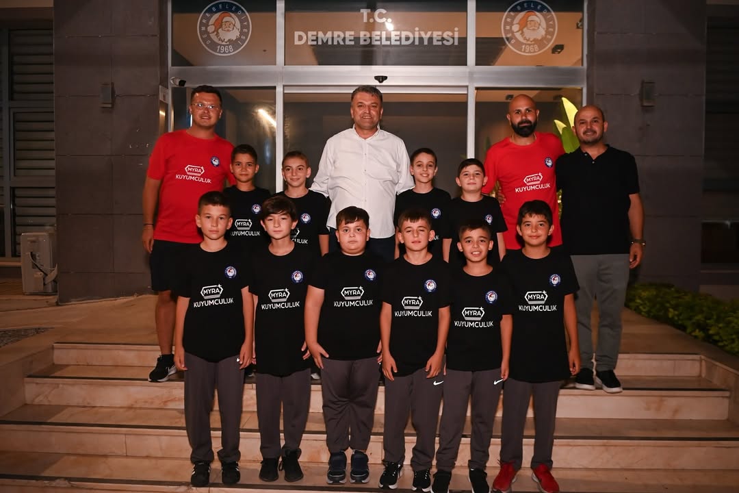 Demre'den Polonya'ya Minik Futbolcular: Deyna Cup Junior 2025'te Türkiye'yi Temsil Ediyorlar
