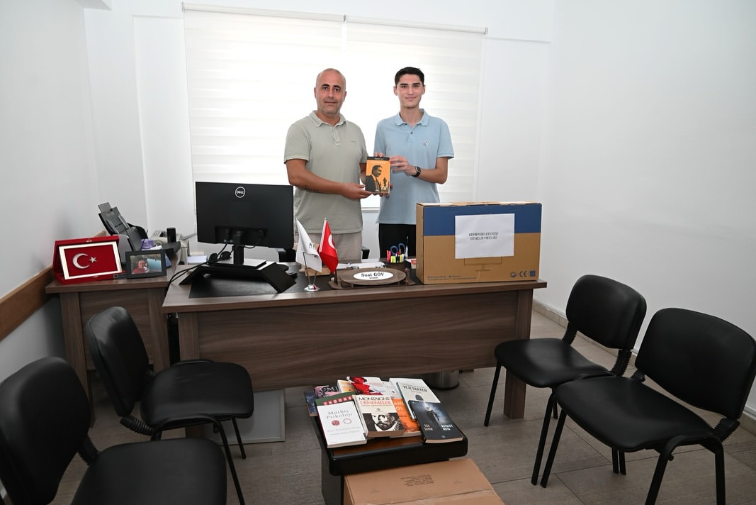Kemer Belediyesi Gençlik Meclisi'nden Eğitim Dostu Bağış