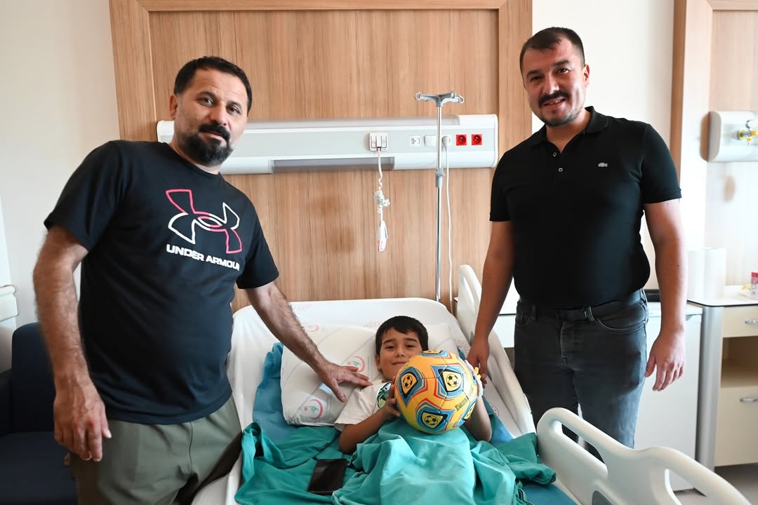 Demre'de Sünnet Düğünü: Belediye Meclis Üyesi Çocukları Ziyaret Etti
