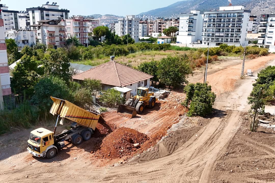 Finike'de Altyapı ve Temizlik Çalışmaları Hızla Devam Ediyor