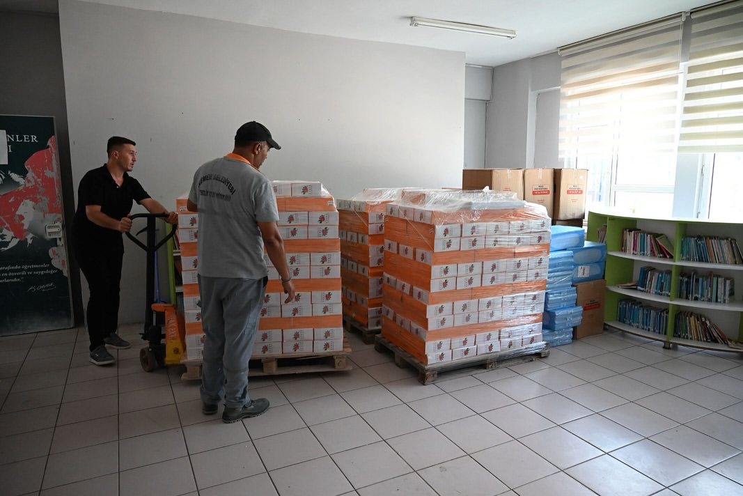 Kemer Belediyesi, 6500 Öğrenciye Ücretsiz Kırtasiye Desteği Sağlıyor