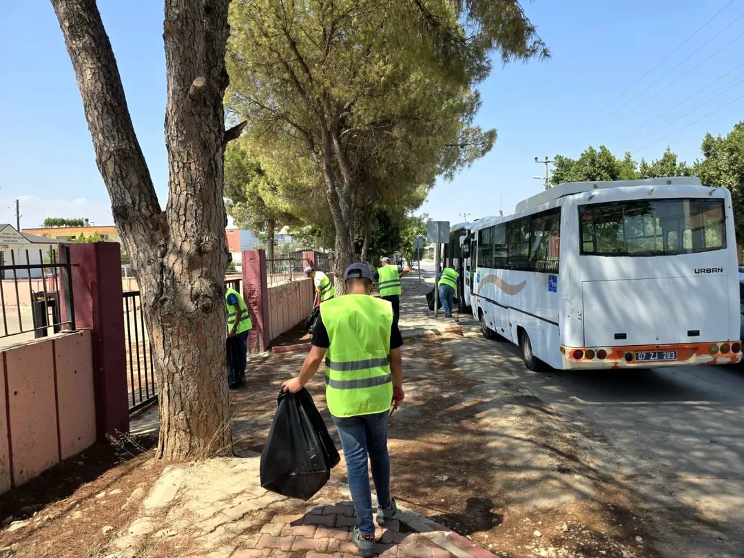 Antalya Aksu'da Temizlik Çalışmaları Devam Ediyor: Daha Düzenli ve Sağlıklı Bir Çevre Hedefi