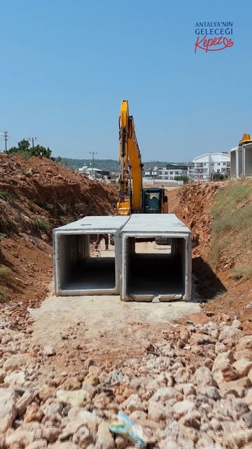 Kepez Belediyesi, Yağmur Suyu Drenajıyla Su Baskınlarını Önlemeye Devam Ediyor
