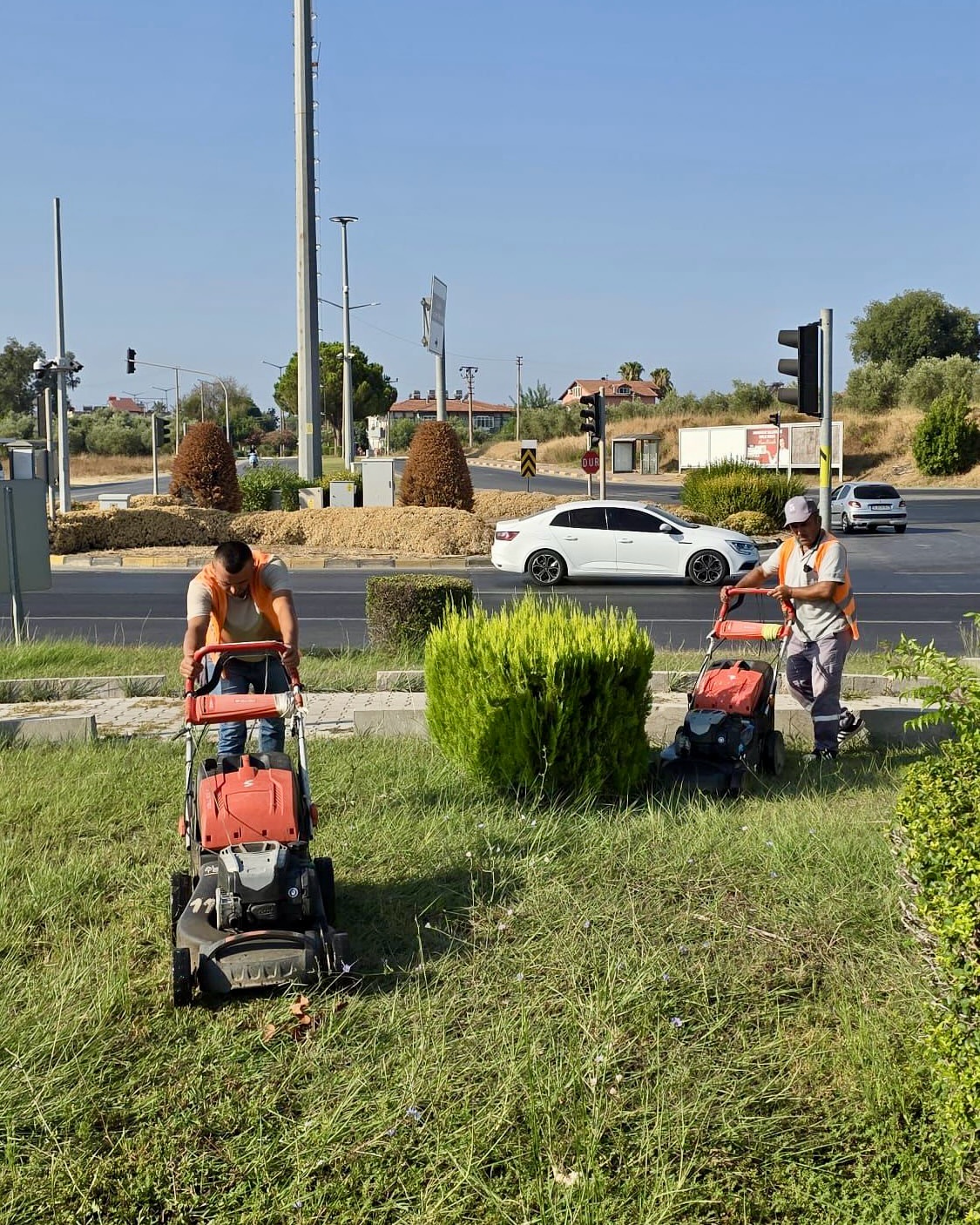 Manavgat'ta Çevre Düzenleme ve Bakım Çalışmaları Aralıksız Sürüyor