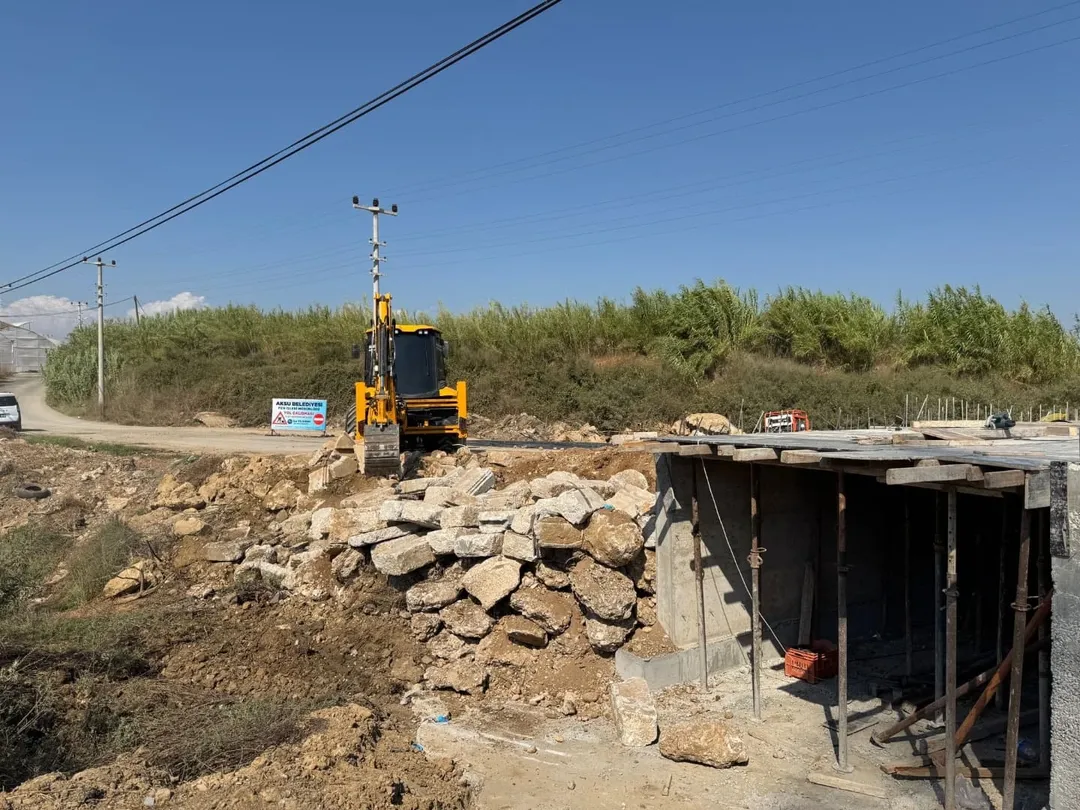 Antalya Aksu'da Cumhuriyet Mahallesine Yeni Köprü Yapılıyor