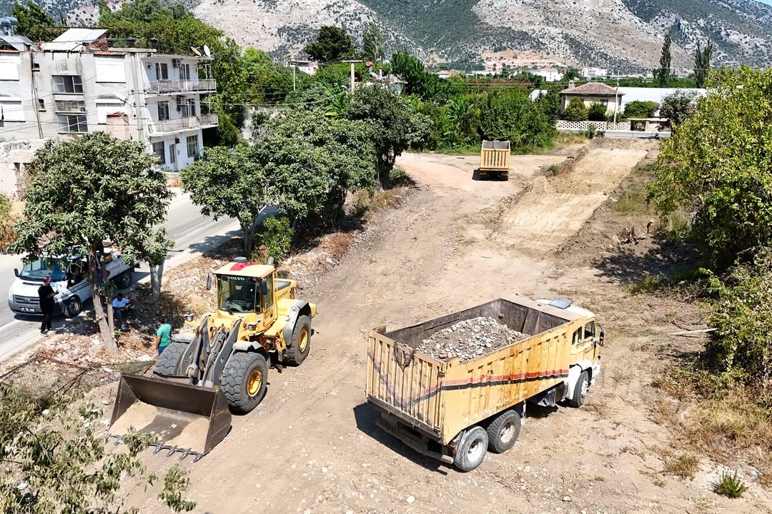 Finike'de Altyapı ve Temizlik Çalışmaları Hızla Devam Ediyor