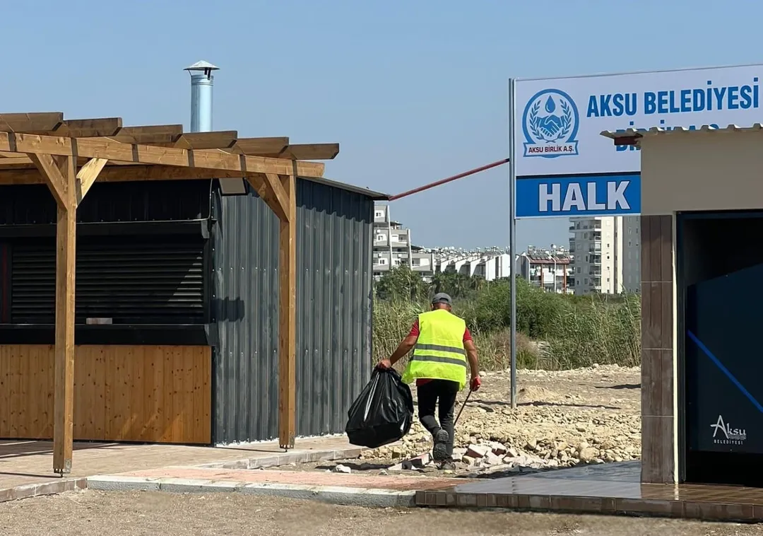 Antalya Aksu'da Halk Plajları Temizlik Çalışmasıyla Güzelleştirildi