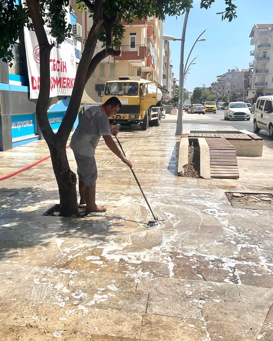 Manavgat Belediyesi Temizlik Ekipleri Geniş Kapsamlı Çalışmalarla İlgili Alanları Tertemiz Etti