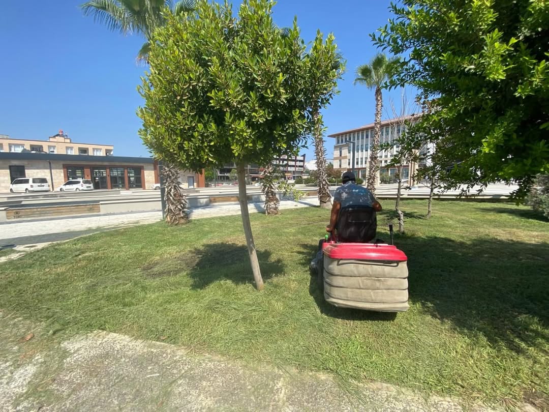 Antalya Aksu'da Kamu Kurumlarında Çevre Düzenlemesi Çalışmaları Sürüyor