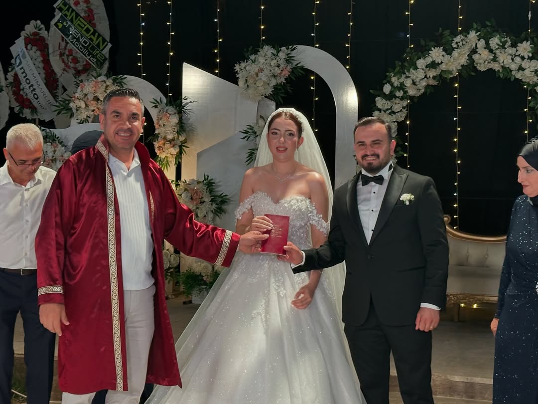 Finike'de Mutlu Evliliğe İlk Adım: Başkan Geyikçi'den Tebrik
