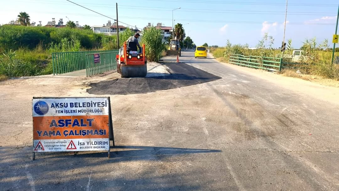 Antalya Aksu'da Kemerağzı Mahallesi'nde Asfalt Yama Çalışması Başladı