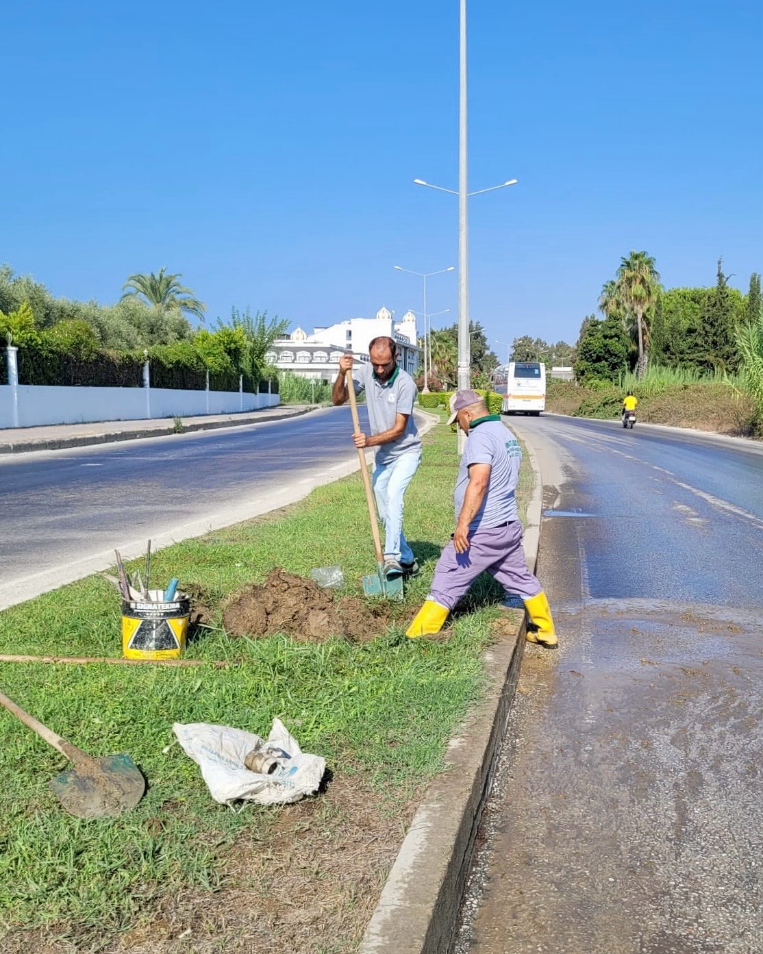 Manavgat'ta Park ve Bahçe Çalışmaları Yoğunlaştırıldı