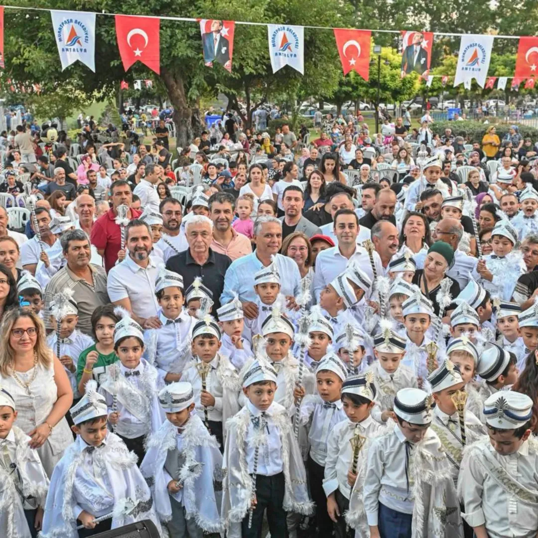 CHP'li Başkan ve Ekibi, Antalya Muratpaşa'da Düzenlenen Sünnet Şölenine Katıldı