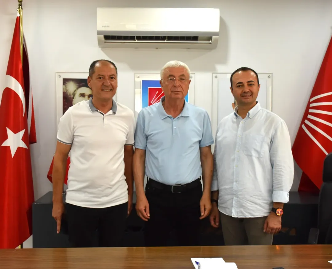 CHP Antalya İl Başkanı Nail Kamacı, İlçe Başkanları ve Meclis Üyeleriyle Bir Araya Geldi