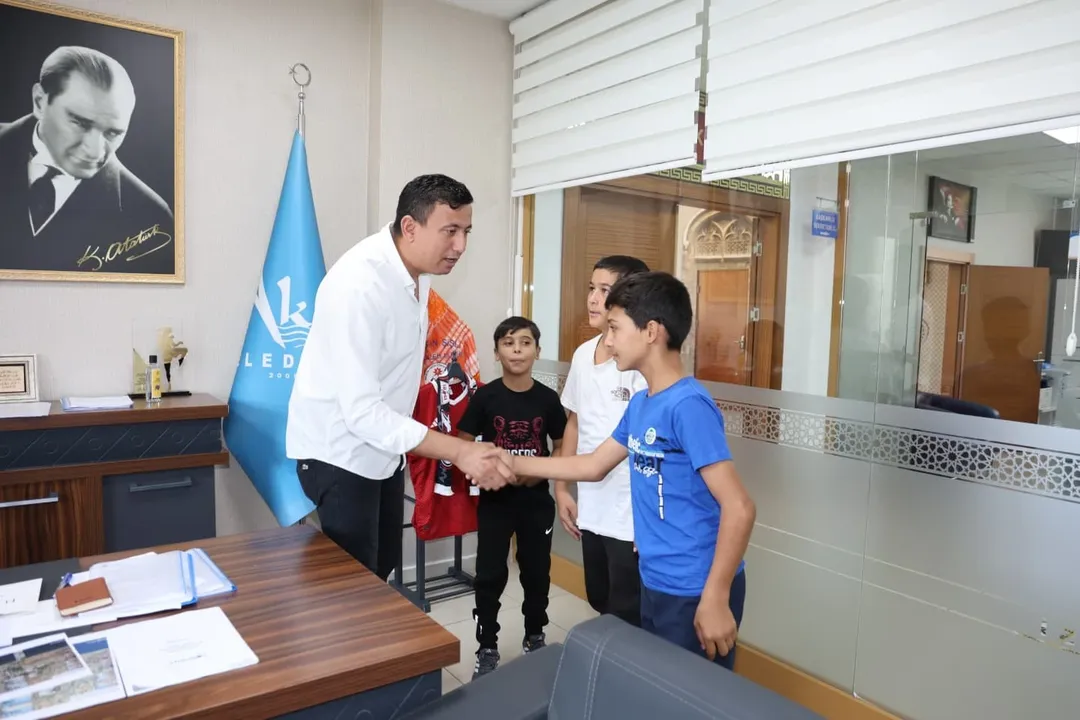 Antalya Aksu Belediyesi Sporsever Gençleri Ağırladı