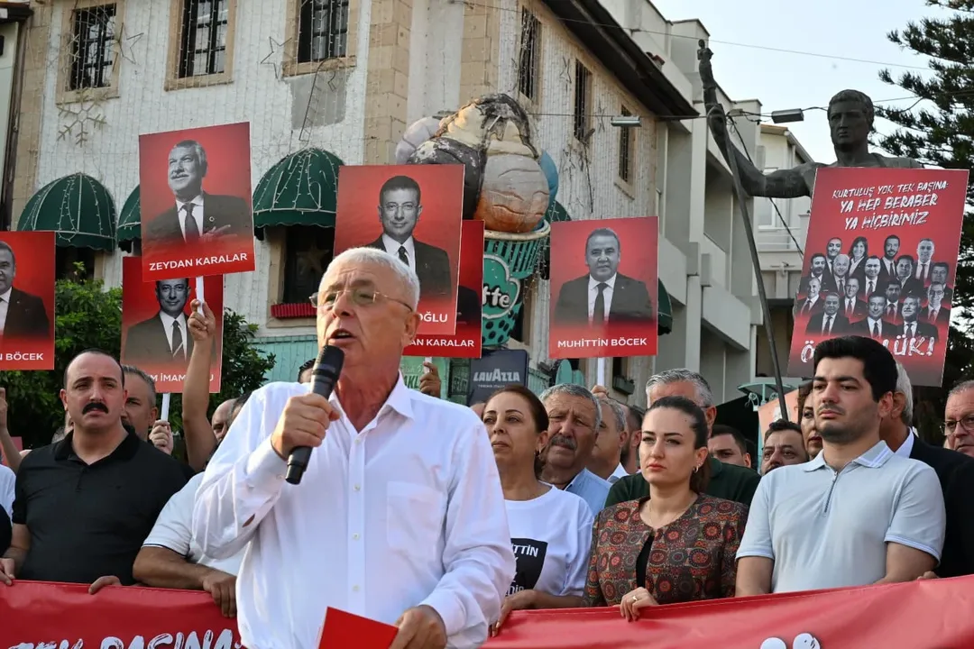 CHP Antalya'da Tutuklu Belediye Başkanları İçin Basın Açıklaması Yaptı