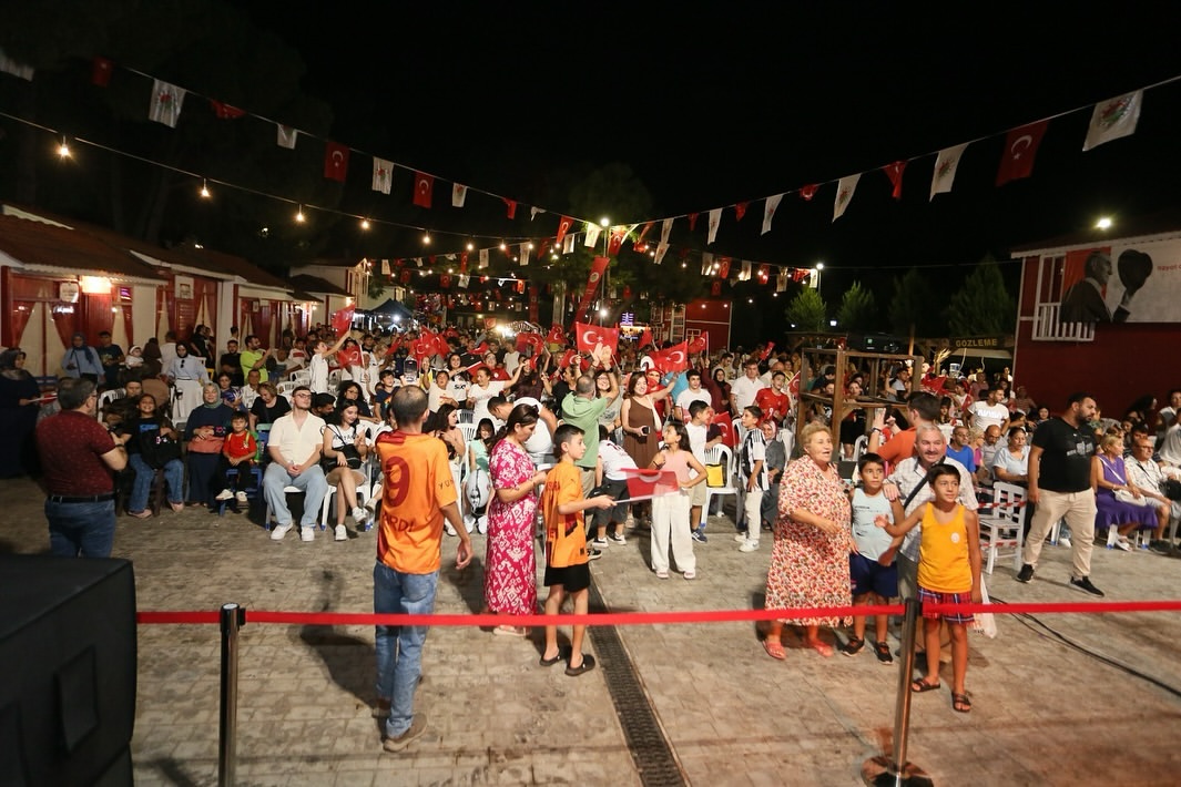 Antalya Kepez'de Milli Takım Galibiyeti Coşkusu