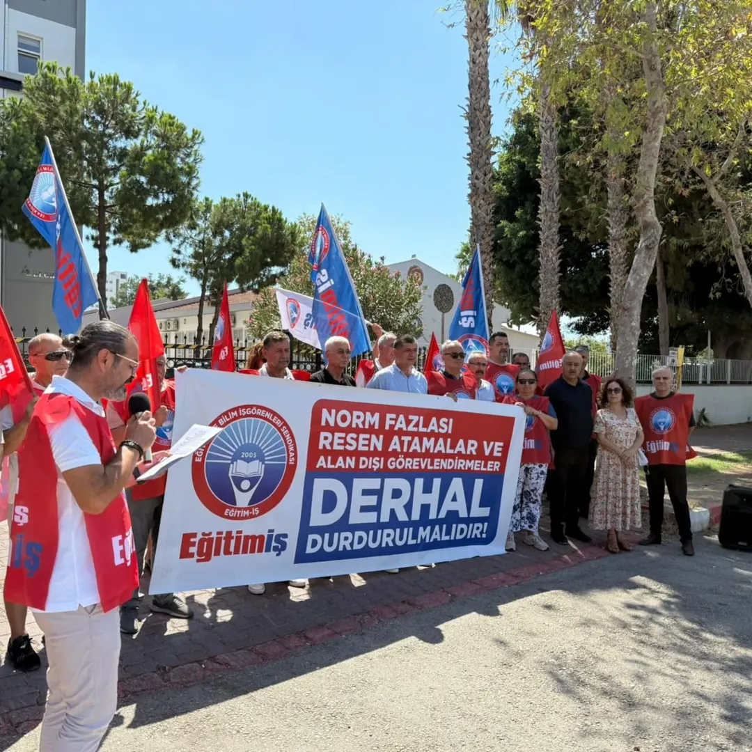 CHP Antalya İl Başkanlığı, Eğitimde Liyakatsiz Atamalara Karşı Milli Eğitim Müdürlüğü Önünde Basın Açıklaması Yaptı