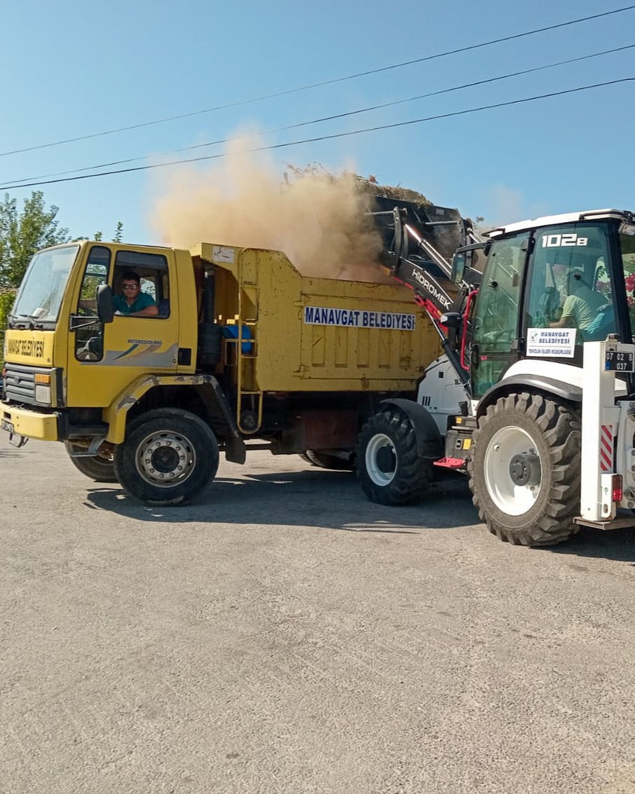 Antalya Manavgat'ta Çevre Temizliği Devam Ediyor