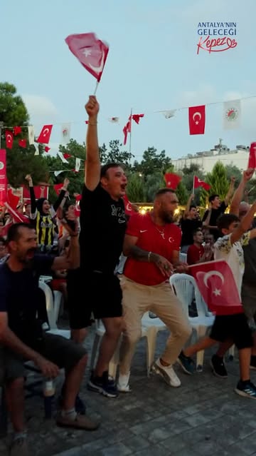Antalya Kepez'de Milli Takım Coşkusu: Türkiye Gürcistan Maçı Dokumapark'ı Birleştirdi