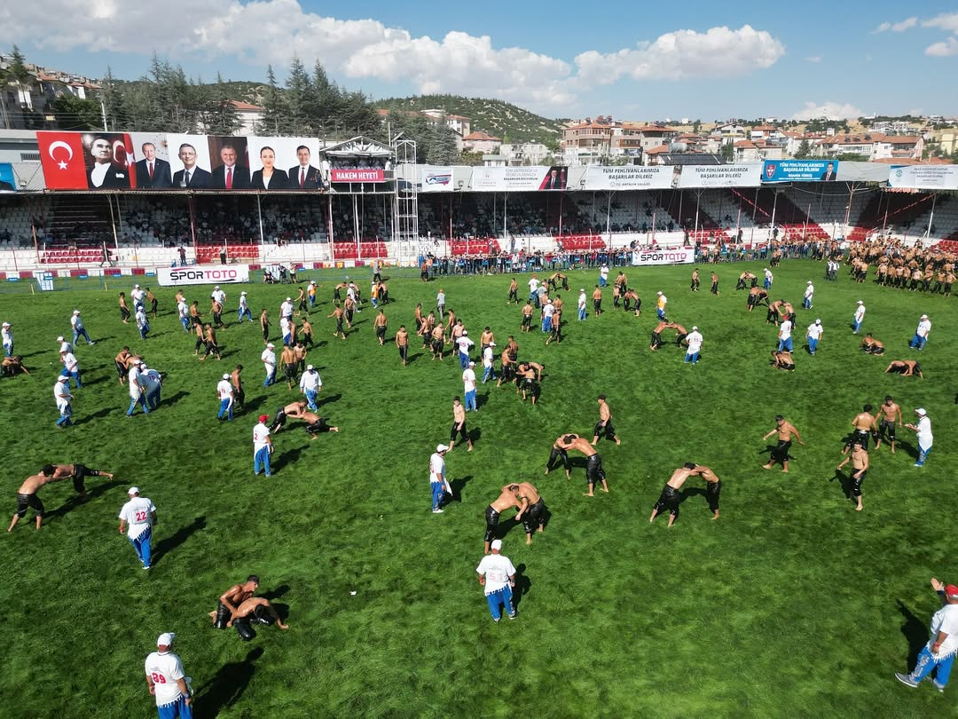 Elmalı Yağlı Pehlivan Güreşleri İlk Günü Tamamlandı