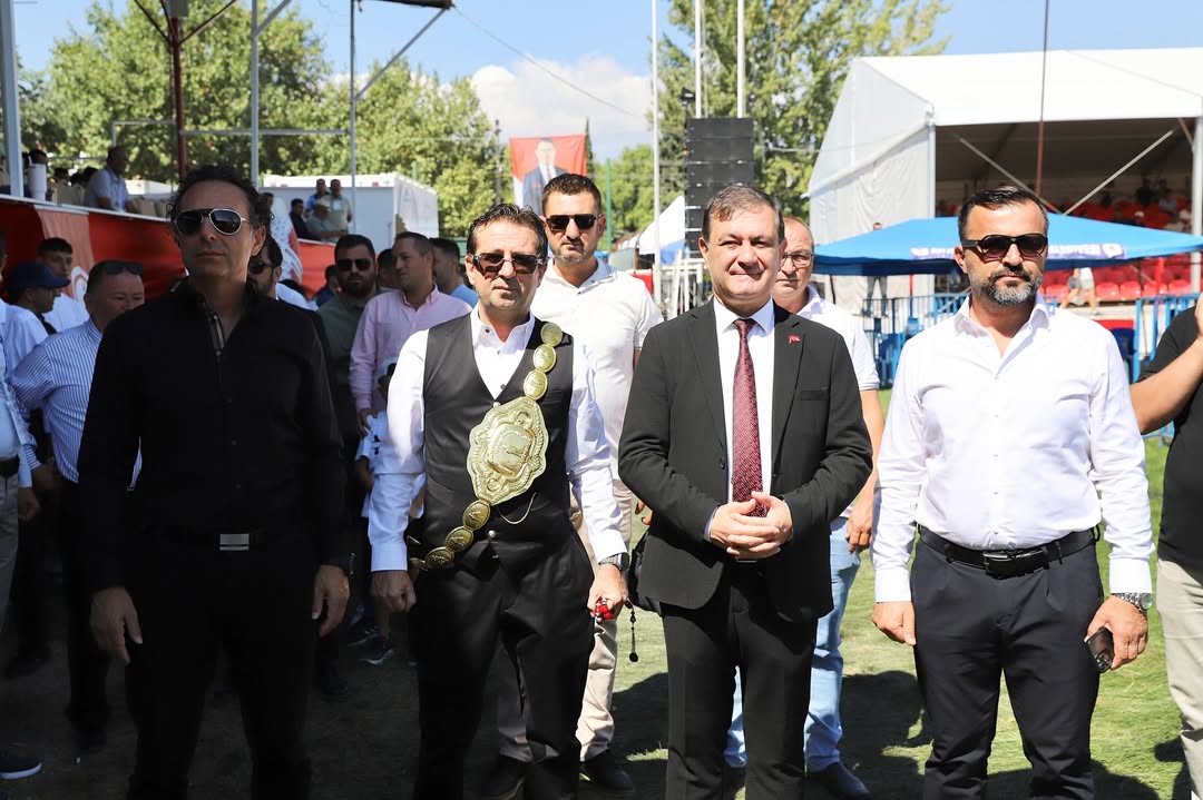Elmalı'da Geleneksel Yağlı Pehlivan Güreşleri Başladı
