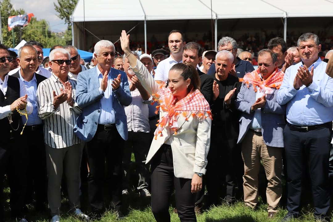 Elmalı'da Cumhuriyet Halk Partisi Heyeti Er Meydanı'nda Buluştu