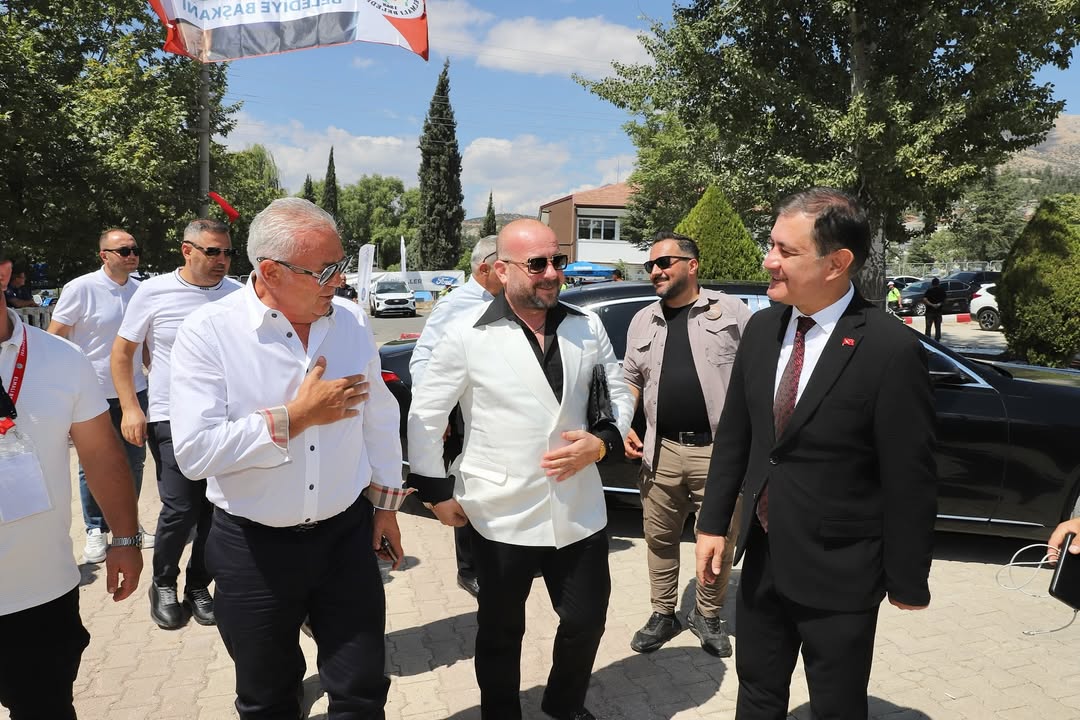 Elmalı'da Tarihi Yağlı Güreş Coşkusu: Kırkpınar Ağaları Elmalı'da Buluştu